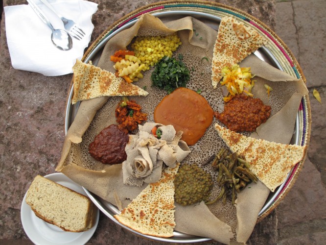 Injera_(during_Easter_Time,_Lalibela,_Ethiopia)